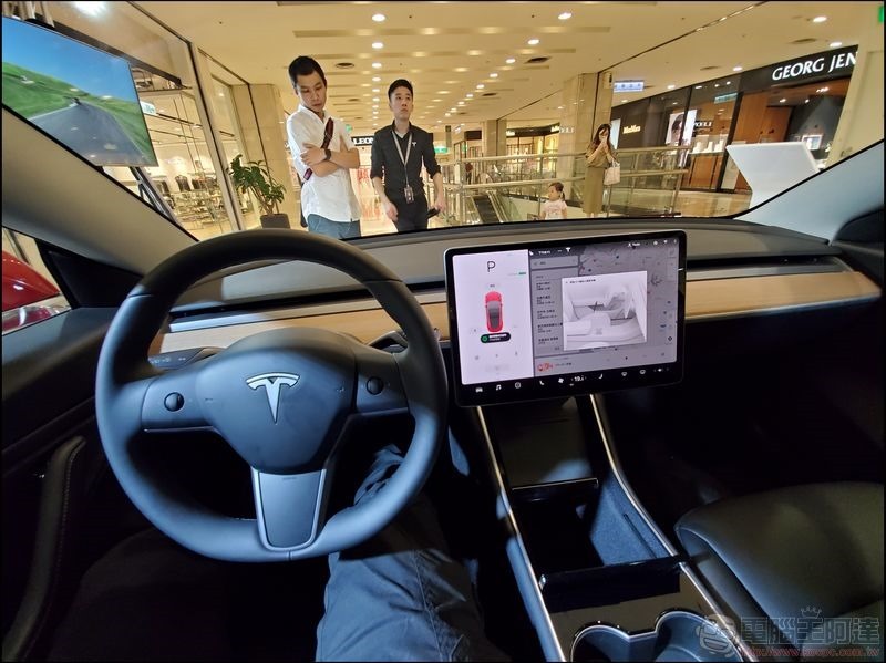 TESLA Model 3 -18 TESLA Model 3 -18