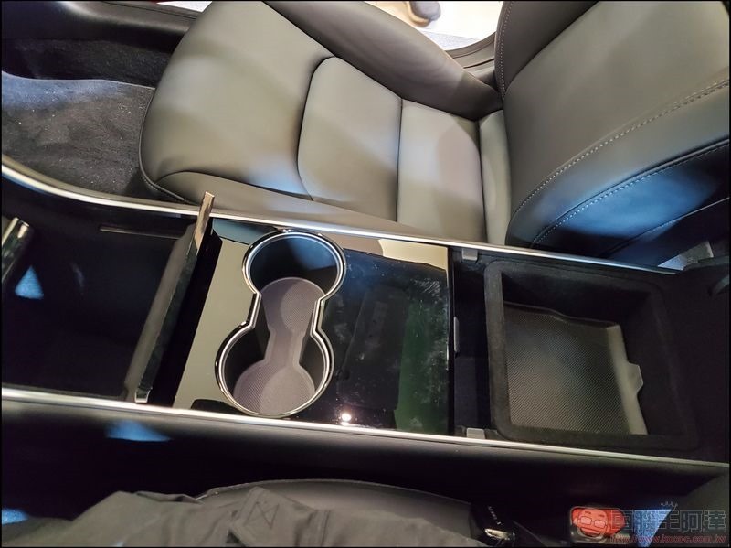 TESLA Model 3 -22 TESLA Model 3 -22
