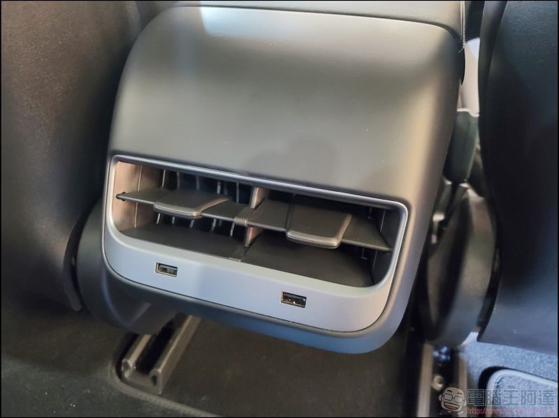 TESLA Model 3 -31 TESLA Model 3 -31