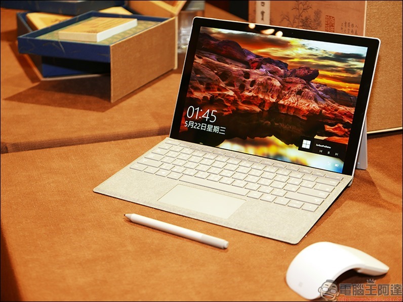 微軟新專利希望讓 Surface 的音效更好，將 支撐架設計為揚聲器 - 電腦王阿達