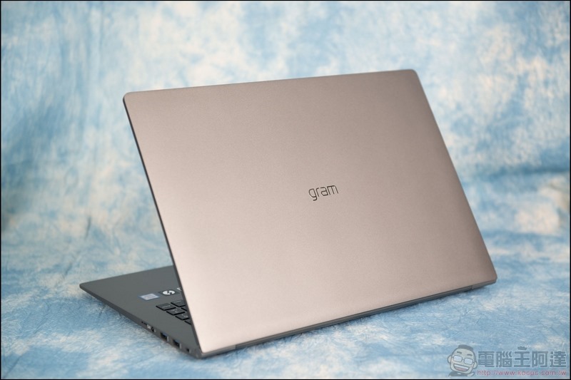 LG gram 17Z990 開箱 - 04 LG gram 17Z990 開箱 - 04