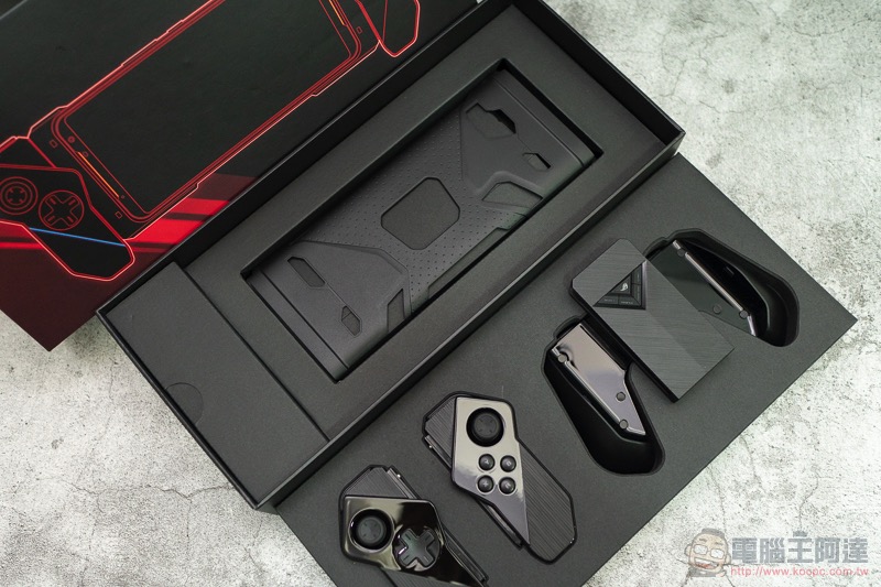 電競手機的完全體 ROG Phone II 大全套 開箱 動手玩(評價 評測 跑分) - 電腦王阿達 電競手機的完全體 ROG Phone II 大全套 開箱 動手玩(評價 評測 跑分) - 電腦王阿達