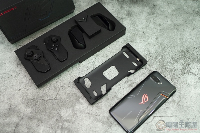 電競手機的完全體 ROG Phone II 大全套 開箱 動手玩(評價 評測 跑分) - 電腦王阿達 電競手機的完全體 ROG Phone II 大全套 開箱 動手玩(評價 評測 跑分) - 電腦王阿達