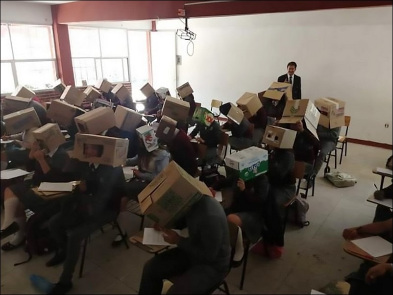 Pic Shows: The teacher ordered kids to a wear cardboard box on heads to avoid cheating in the exam;
A school teacher is in hot water after making students take part in an exam with a cardboard box on their head.
變成阿楞