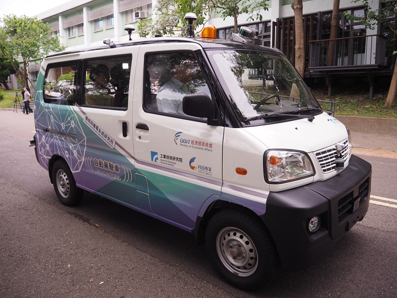 全台第一張 自動駕駛車試車牌 亮相 預計10月於新竹漁港上路 - 電腦王阿達 全台第一張 自動駕駛車試車牌 亮相 預計10月於新竹漁港上路 - 電腦王阿達