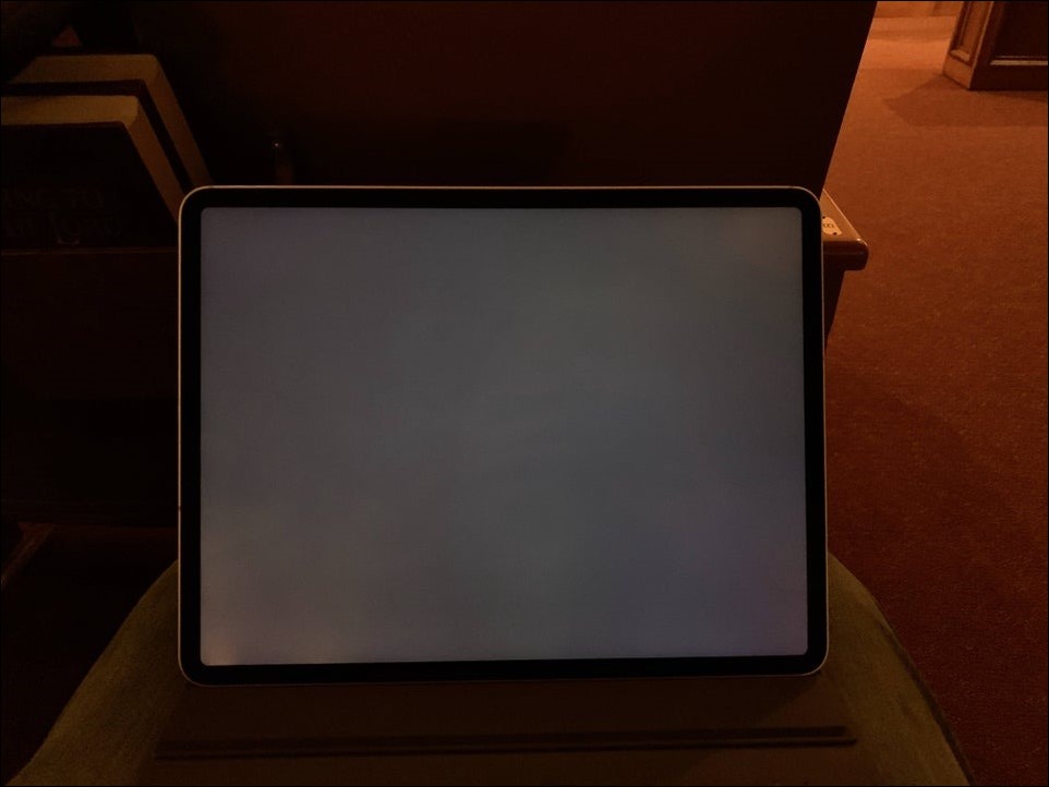 Backlight-Bleeding-iPad Backlight-Bleeding-iPad