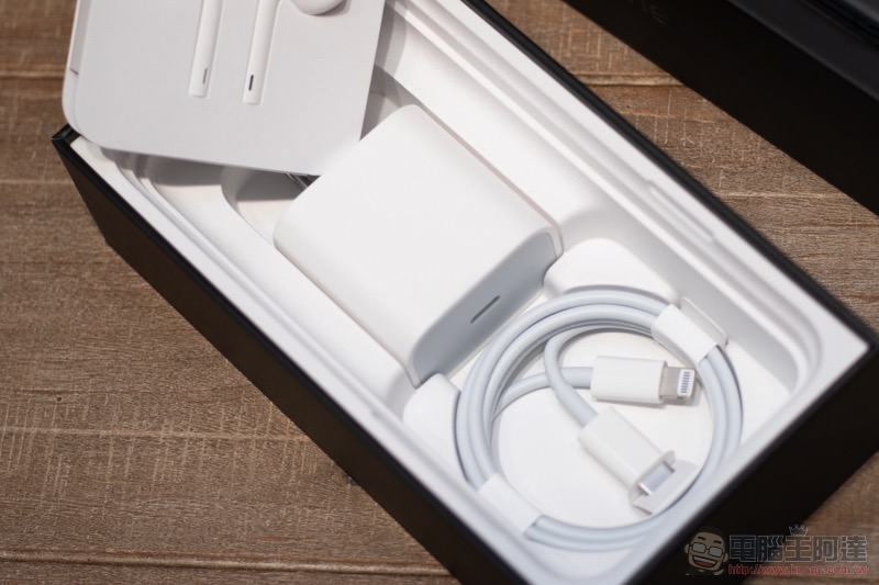 iPhone 11 / iPhone 11 Pro Max 開箱 體驗(同場加「貼」: 膜斯密碼 imos 3D 康寧玻璃 + 全機包膜) - 電腦王阿達 iPhone 11 / iPhone 11 Pro Max 開箱 體驗(同場加「貼」: 膜斯密碼 imos 3D 康寧玻璃 + 全機包膜) - 電腦王阿達