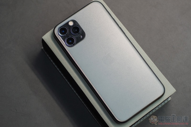 iPhone 11 / iPhone 11 Pro Max 開箱 體驗(同場加「貼」: 膜斯密碼 imos 3D 康寧玻璃 + 全機包膜) - 電腦王阿達 iPhone 11 / iPhone 11 Pro Max 開箱 體驗(同場加「貼」: 膜斯密碼 imos 3D 康寧玻璃 + 全機包膜) - 電腦王阿達