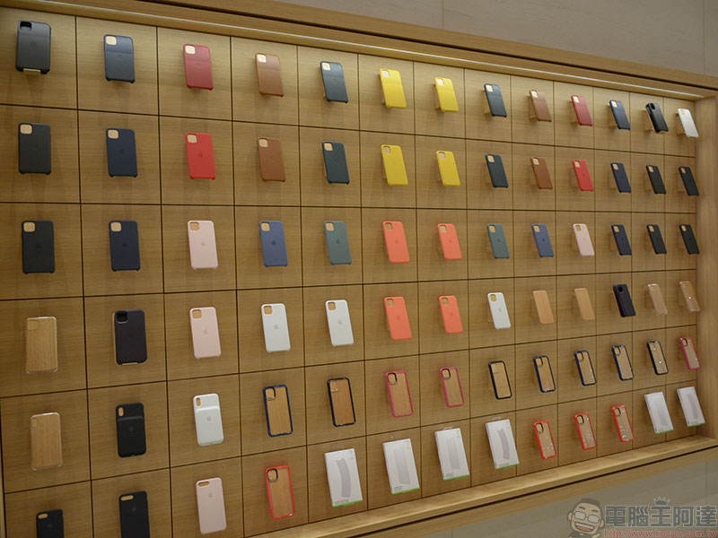 iPhone 11 系列開賣領貨首日,民眾冒雨排隊大搶利多 - 電腦王阿達 iPhone 11 系列開賣領貨首日,民眾冒雨排隊大搶利多 - 電腦王阿達