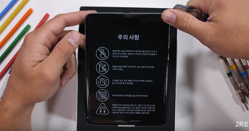 Samsung Galaxy Fold 改良款虐機測試出爐,螢幕耐用度與防塵力仍是硬傷 - 電腦王阿達 Samsung Galaxy Fold 改良款虐機測試出爐,螢幕耐用度與防塵力仍是硬傷 - 電腦王阿達
