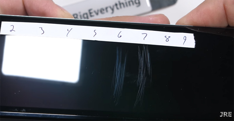 Samsung Galaxy Fold 改良款虐機測試出爐,螢幕耐用度與防塵力仍是硬傷 - 電腦王阿達 Samsung Galaxy Fold 改良款虐機測試出爐,螢幕耐用度與防塵力仍是硬傷 - 電腦王阿達