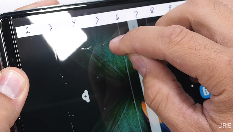 Samsung Galaxy Fold 改良款虐機測試出爐,螢幕耐用度與防塵力仍是硬傷 - 電腦王阿達 Samsung Galaxy Fold 改良款虐機測試出爐,螢幕耐用度與防塵力仍是硬傷 - 電腦王阿達