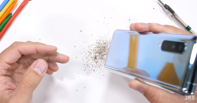 Samsung Galaxy Fold 改良款虐機測試出爐，螢幕耐用度與防塵力仍是硬傷 - 電腦王阿達
