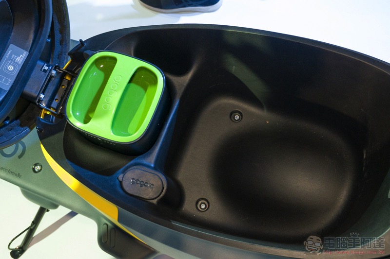 單電池款 Gogoro VIVA 動手玩 :集輕巧於一身的綠牌 PBGN 電動車 - 電腦王阿達 單電池款 Gogoro VIVA 動手玩 :集輕巧於一身的綠牌 PBGN 電動車 - 電腦王阿達