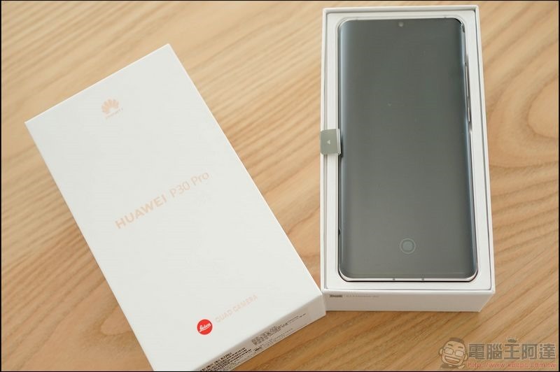 HUAWEI P30 Pro 珠光貝母色 開箱 - 03 HUAWEI P30 Pro 珠光貝母色 開箱 - 03