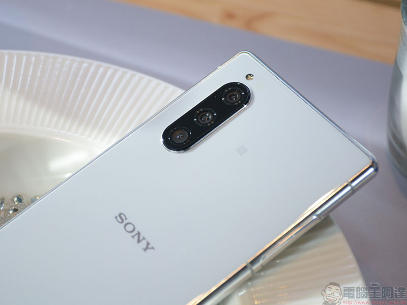 外媒實測 Sony 新旗艦 Xperia 5 ，續航表現近年最佳 - 電腦王阿達