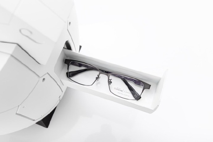 「GUNDAM × OWNDAYS 眼鏡」聯名商品 「GUNDAM HEAD CASE RX-78-2眼鏡盒」預定售價曝光 - 電腦王阿達