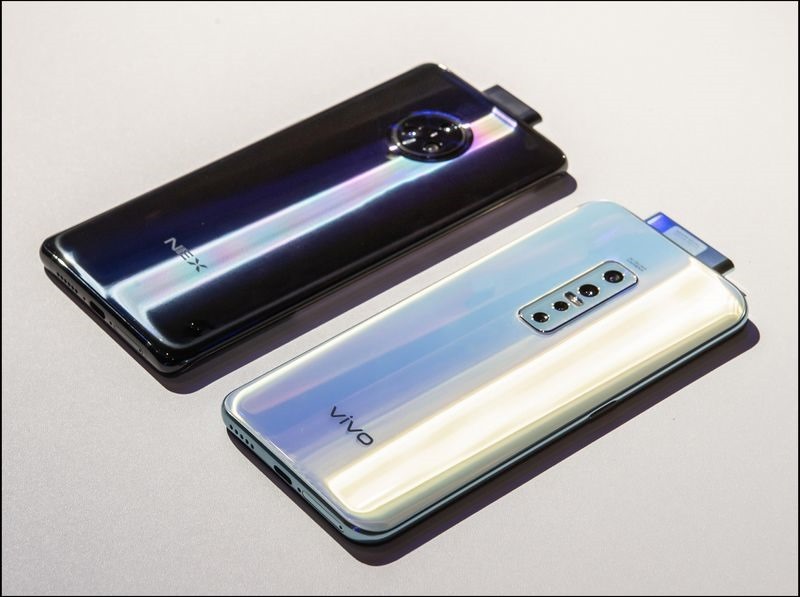 vivo NEX 3 流光之夜、V17 Pro 琉璃白 vivo NEX 3 流光之夜、V17 Pro 琉璃白
