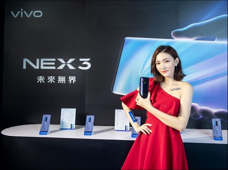 【新聞照片2】vivo NEX 3採絕美無界瀑布螢幕,搭配隱藏式壓感按鍵,螢幕佔比高達99.6_。 【新聞照片2】vivo NEX 3採絕美無界瀑布螢幕,搭配隱藏式壓感按鍵,螢幕佔比高達99.6_。