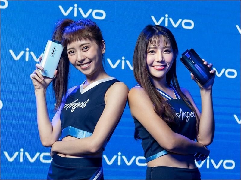 【新聞照片7】vivo邀請富邦啦啦隊人氣隊員,體驗全新V17 Pro。 【新聞照片7】vivo邀請富邦啦啦隊人氣隊員,體驗全新V17 Pro。