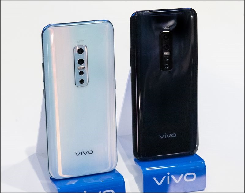 vivo V17 Pro 琉璃白、V17 Pro 流光之夜(直立) vivo V17 Pro 琉璃白、V17 Pro 流光之夜(直立)