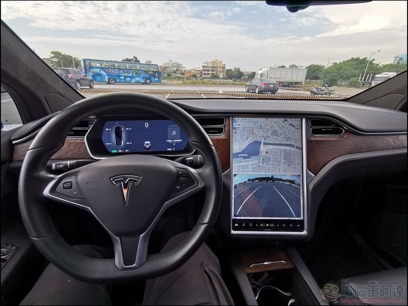 Tesla 新的「回充煞停」