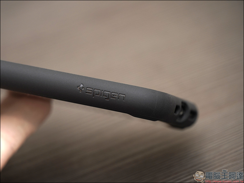Spigen iPhone 11 系列防摔保護殼 開箱動手玩: Ultra Hybrid、Ultra Hybrid S、Slim Armor Essential S 兼具外型、防摔、實用追劇需求 - 電腦王阿達 Spigen iPhone 11 系列防摔保護殼 開箱動手玩: Ultra Hybrid、Ultra Hybrid S、Slim Armor Essential S 兼具外型、防摔、實用追劇需求 - 電腦王阿達
