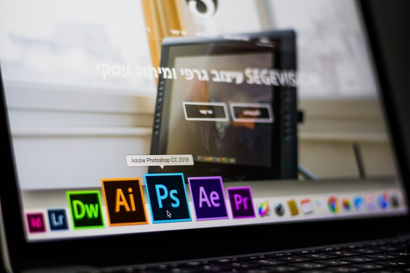 adobe-photoshop-data-desk-693892 adobe-photoshop-data-desk-693892