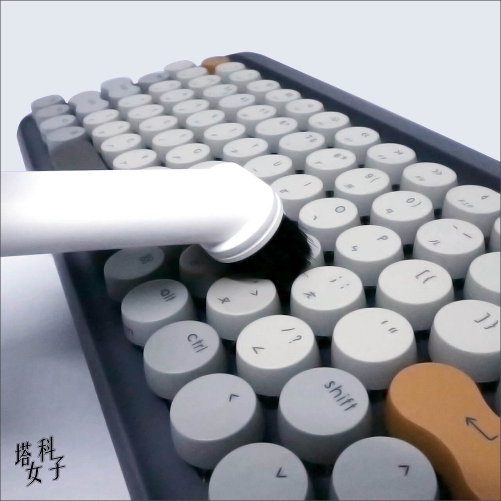 實用又時尚!ONPRO UV-V1 USB 充電式吹吸兩用無線吸塵器 開箱 - 電腦王阿達 ONPRO UV-V1 USB 充電式吹吸兩用無線吸塵器 鍵盤清理