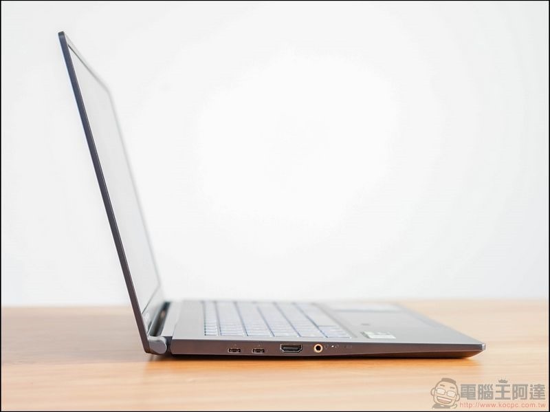 MSI Prestige 15 開箱 - 30 MSI Prestige 15 開箱 - 30