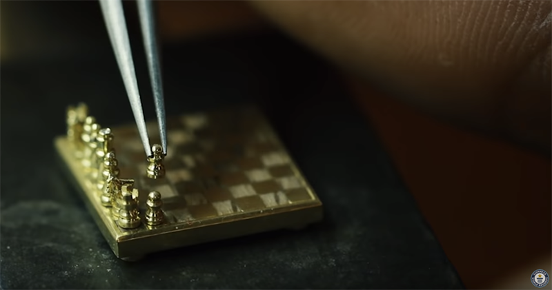 來看看破金氏世界紀錄的「 世界最小西洋棋組 」有多迷你 - 電腦王阿達