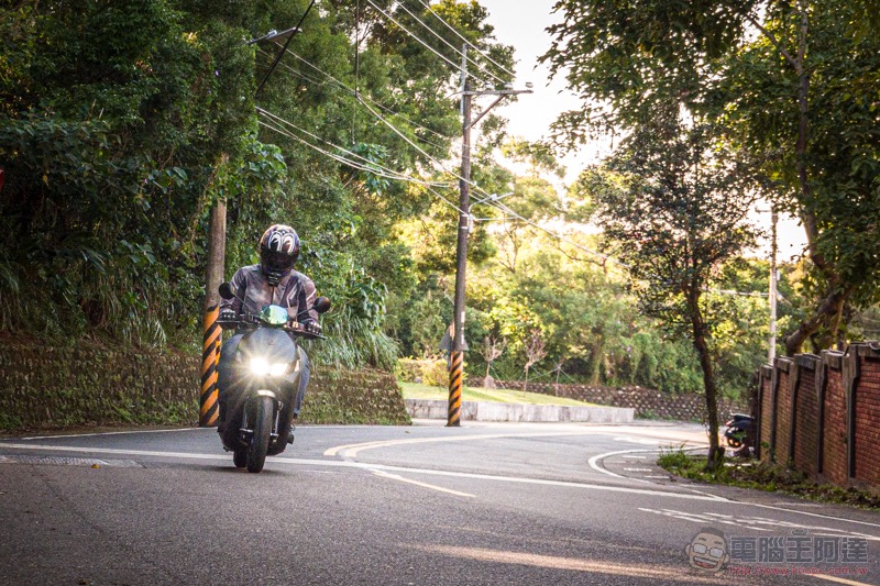 宏佳騰 Ai-1 Sport 黑隱特仕版 實測報告 :讓人瞬間上癮的智慧電車 - 電腦王阿達 宏佳騰 Ai-1 Sport 黑隱特仕版 實測報告 :讓人瞬間上癮的智慧電車 - 電腦王阿達