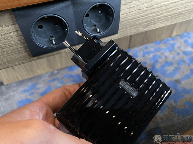 Zendure SuperTank 地表最強行動電源 開箱動手玩:27,000mAh 、USB-C PD(100W+60W)雙輸出、可充筆電、可帶上飛機(同場加映:Zendure 多款強悍充電配件) - 電腦王阿達 Zendure SuperTank 地表最強行動電源 開箱動手玩:27,000mAh 、USB-C PD(100W+60W)雙輸出、可充筆電、可帶上飛機(同場加映:Zendure 多款強悍充電配件) - 電腦王阿達