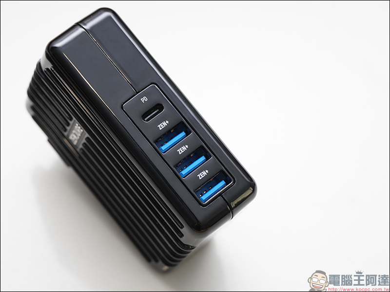 Zendure SuperTank 地表最強行動電源 開箱動手玩:27,000mAh 、USB-C PD(100W+60W)雙輸出、可充筆電、可帶上飛機(同場加映:Zendure 多款強悍充電配件) - 電腦王阿達 Zendure SuperTank 地表最強行動電源 開箱動手玩:27,000mAh 、USB-C PD(100W+60W)雙輸出、可充筆電、可帶上飛機(同場加映:Zendure 多款強悍充電配件) - 電腦王阿達