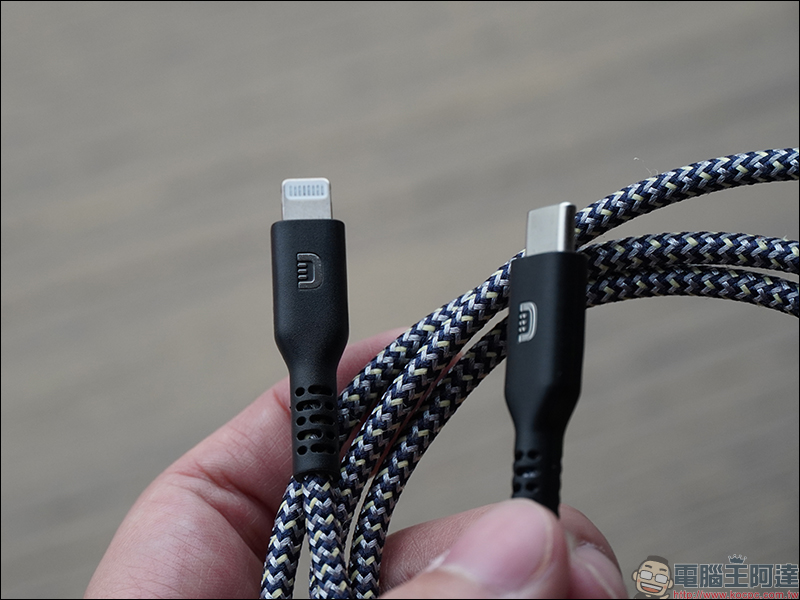 Zendure SuperTank 地表最強行動電源 開箱動手玩:27,000mAh 、USB-C PD(100W+60W)雙輸出、可充筆電、可帶上飛機(同場加映:Zendure 多款強悍充電配件) - 電腦王阿達 Zendure SuperTank 地表最強行動電源 開箱動手玩:27,000mAh 、USB-C PD(100W+60W)雙輸出、可充筆電、可帶上飛機(同場加映:Zendure 多款強悍充電配件) - 電腦王阿達