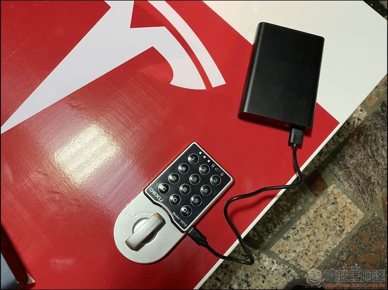 特斯拉充電樁保護箱 - 03 特斯拉充電樁保護箱 - 03