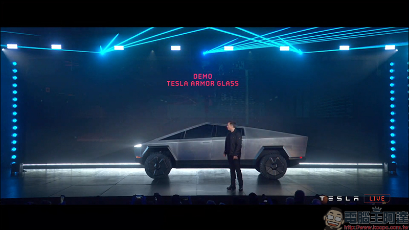 特斯拉 Tesla Cybertruck 電動皮卡正式發表:剽悍外型、防彈車身、護甲玻璃、強悍拖曳能力售價 39,900 美元起 - 電腦王阿達 特斯拉 Tesla Cybertruck 電動皮卡正式發表:剽悍外型、防彈車身、護甲玻璃、強悍拖曳能力售價 39,900 美元起 - 電腦王阿達
