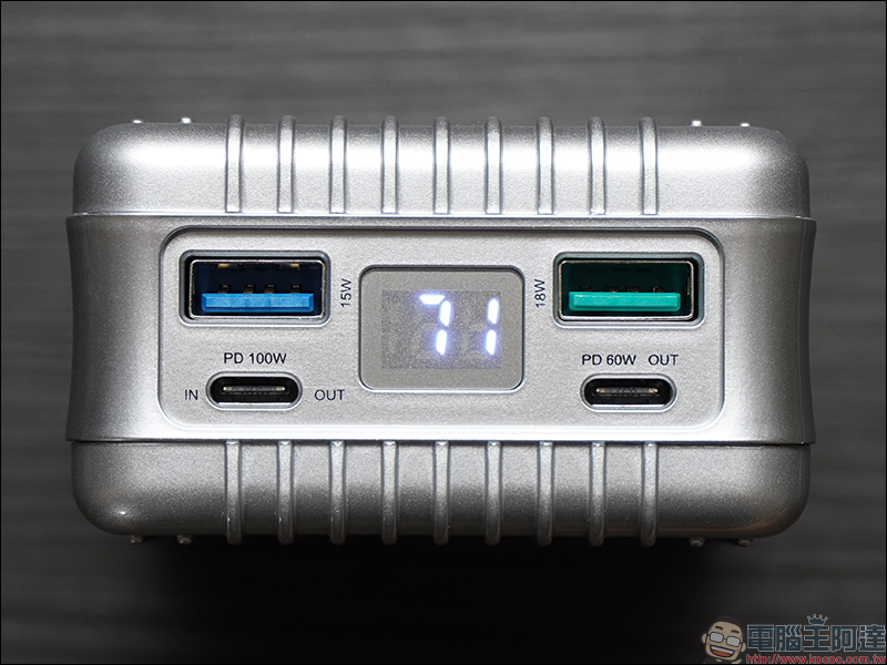 Zendure SuperTank 地表最強行動電源 開箱動手玩:27,000mAh 、USB-C PD(100W+60W)雙輸出、可充筆電、可帶上飛機(同場加映:Zendure 多款強悍充電配件) - 電腦王阿達 Zendure SuperTank 地表最強行動電源 開箱動手玩:27,000mAh 、USB-C PD(100W+60W)雙輸出、可充筆電、可帶上飛機(同場加映:Zendure 多款強悍充電配件) - 電腦王阿達