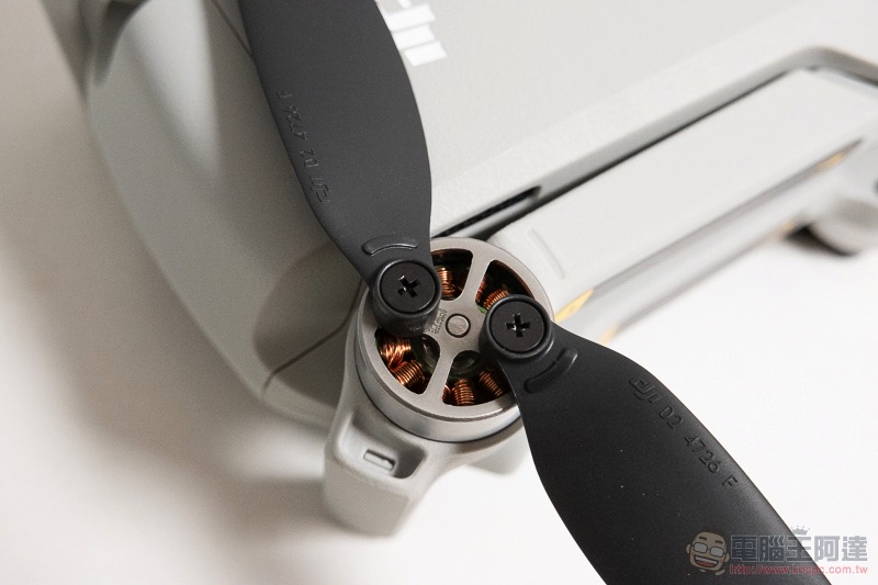 DJI Mavic Mini 開箱動手玩 :續航強悍又好攜帶,但真的適合用來入門嗎? - 電腦王阿達 DJI Mavic Mini 開箱動手玩 :續航強悍又好攜帶,但真的適合用來入門嗎? - 電腦王阿達