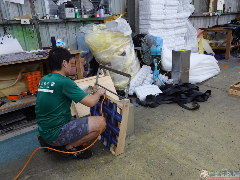 坐又銘沙發 從設計到組裝全部 MIT 手工打造!真正無毒無甲醛客製化沙發 - 電腦王阿達 坐又銘沙發 從設計到組裝全部 MIT 手工打造!真正無毒無甲醛客製化沙發 - 電腦王阿達