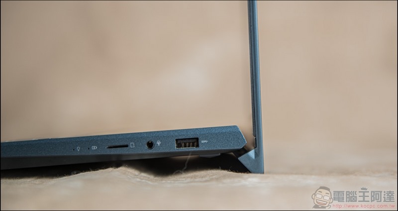 ASUS ZenBook Duo UX481 開箱 - 15 ASUS ZenBook Duo UX481 開箱 - 15