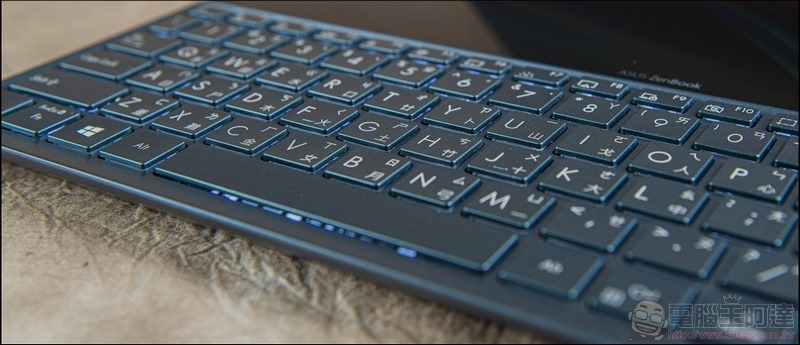 ASUS ZenBook Duo UX481 開箱 - 18 ASUS ZenBook Duo UX481 開箱 - 18