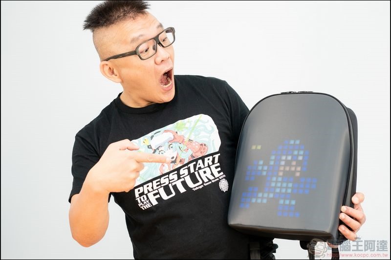 Pixoo像素發光電腦背包 開箱 - 01 Pixoo像素發光電腦背包 開箱 - 01