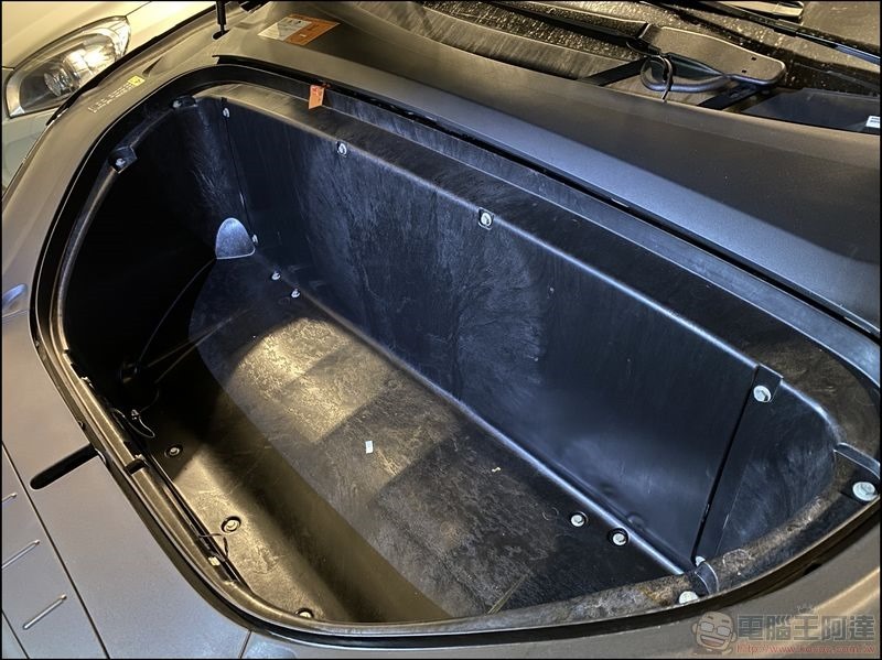 TESLA Model X 改裝自動升降行李廂蓋 - 05 TESLA Model X 改裝自動升降行李廂蓋 - 05