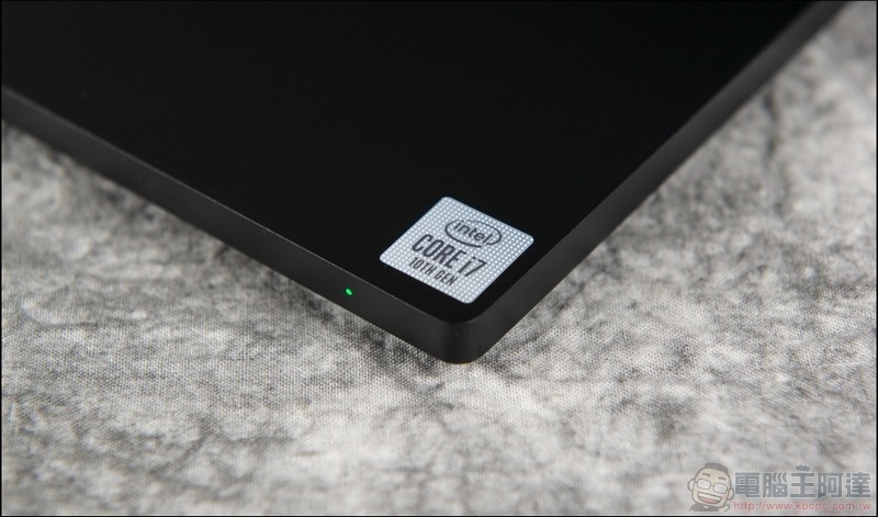 Razer Blade Stealth 13輕薄電競筆電開箱 - 17 Razer Blade Stealth 13輕薄電競筆電開箱 - 17