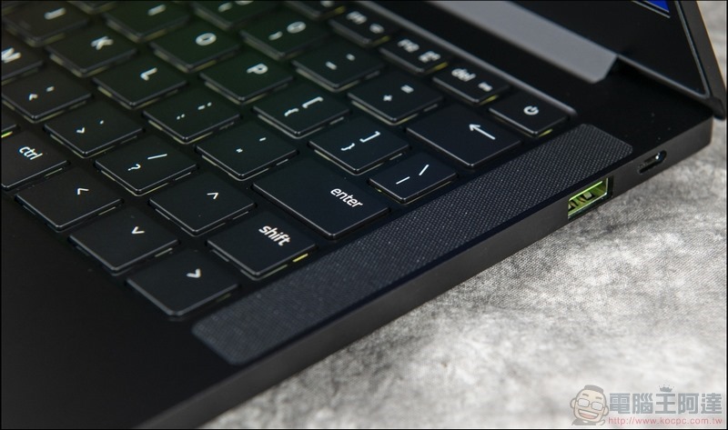 Razer Blade Stealth 13輕薄電競筆電開箱 - 20 Razer Blade Stealth 13輕薄電競筆電開箱 - 20