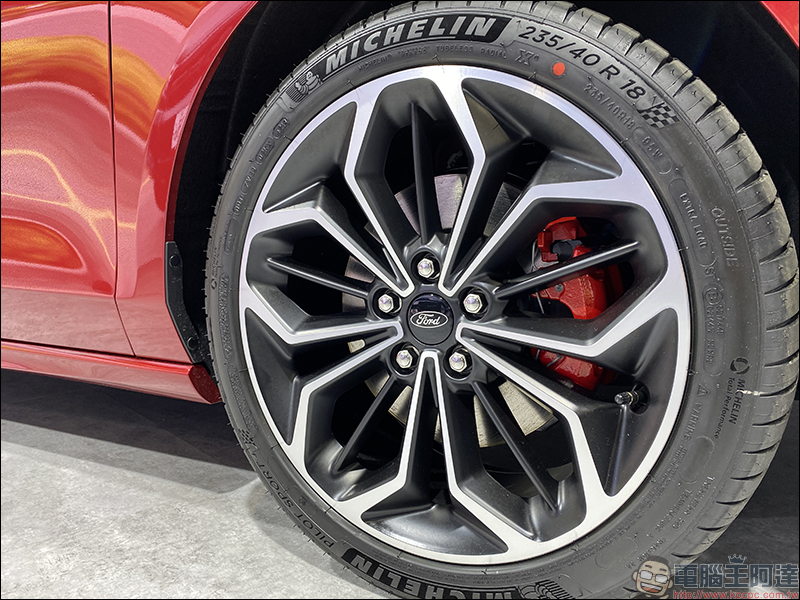 Ford Focus ST-Line Lommel 賽道特化版 在台推出:搭載多連桿後懸吊、 LED 尾燈組、加大碟盤,售價 92.9 萬元 - 電腦王阿達 Ford Focus ST-Line Lommel 賽道特化版 在台推出:搭載多連桿後懸吊、 LED 尾燈組、加大碟盤,售價 92.9 萬元 - 電腦王阿達