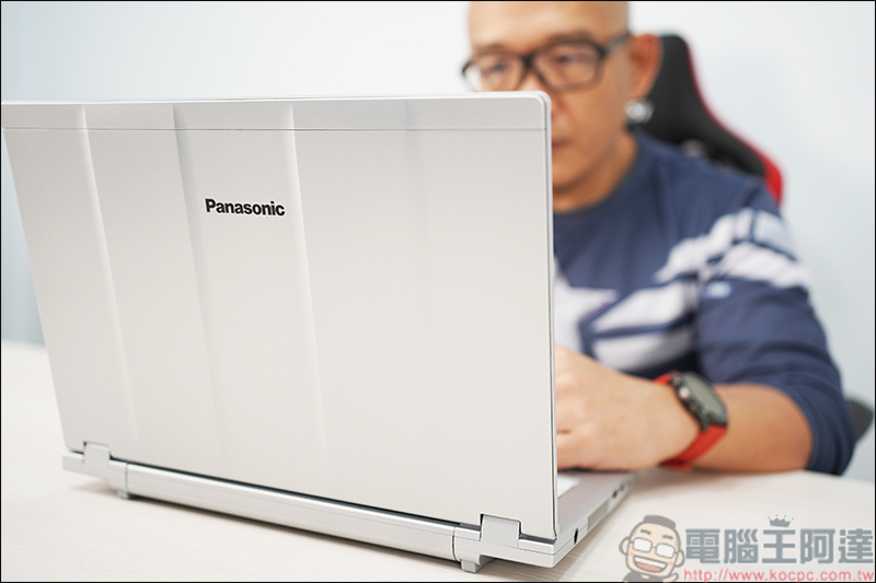 Panasonic TOUGHBOOK CF-SV8 & CF-LV8 開箱評測，真正日本製造、重量不到1公斤與強固設計