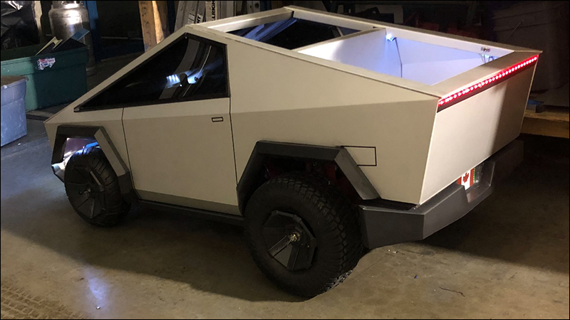 迷你版Tesla Cybertruck ?國外超狂老爸親手為孩子打造 Cybertruck 電動車,還能拖動賓士 R-Class 實車 - 電腦王阿達 迷你版Tesla Cybertruck ?國外超狂老爸親手為孩子打造 Cybertruck 電動車,還能拖動賓士 R-Class 實車 - 電腦王阿達