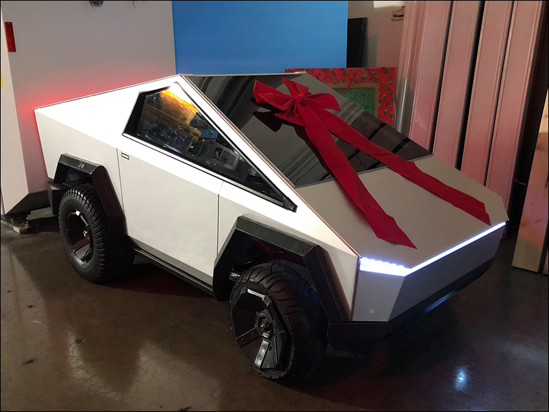 迷你版Tesla Cybertruck ?國外超狂老爸親手為孩子打造 Cybertruck 電動車,還能拖動賓士 R-Class 實車 - 電腦王阿達 迷你版Tesla Cybertruck ?國外超狂老爸親手為孩子打造 Cybertruck 電動車,還能拖動賓士 R-Class 實車 - 電腦王阿達